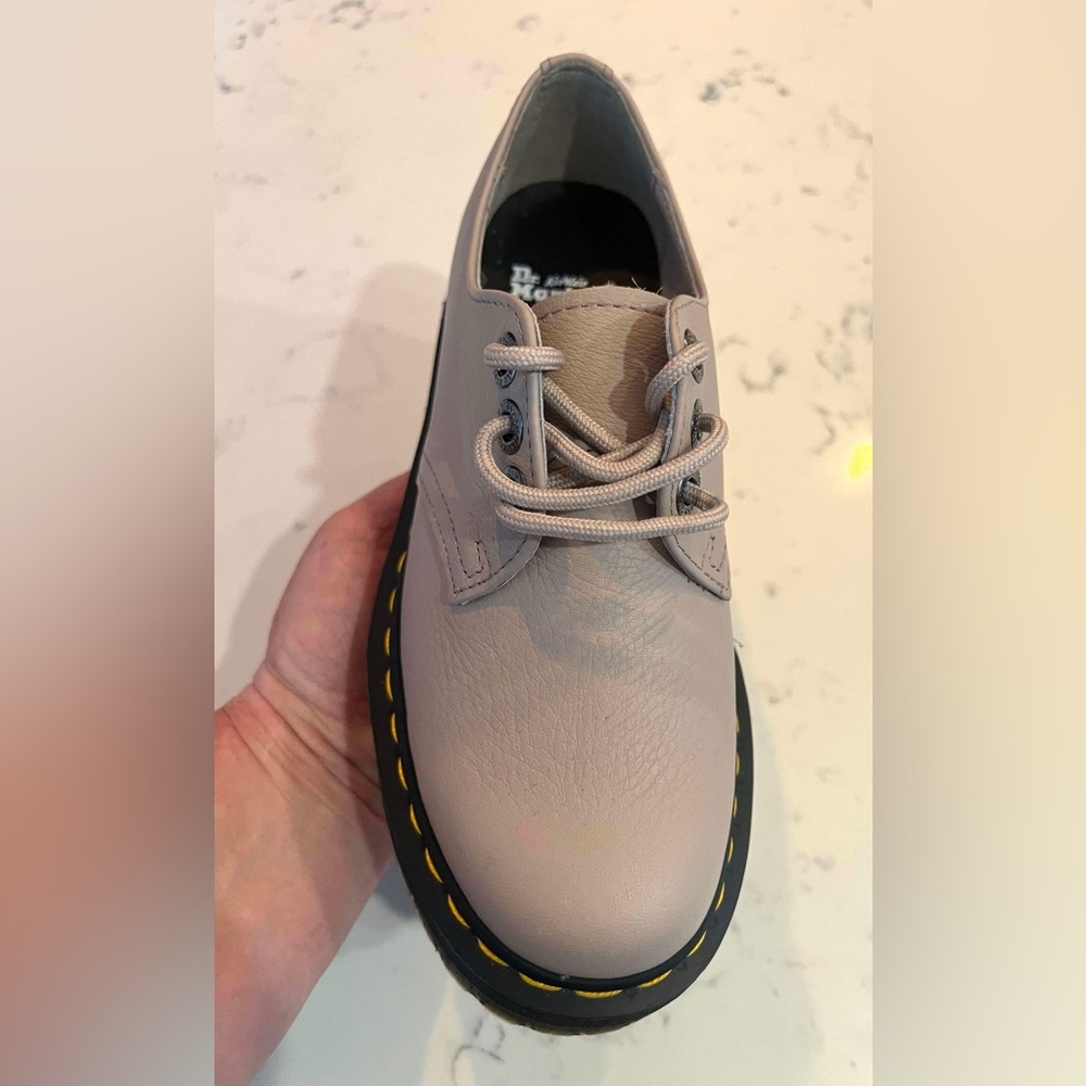 Dr. Martens Men’s SZ.9 1461  Quad II Leather Platform Taupe Shoes New - Picture 9 of 14